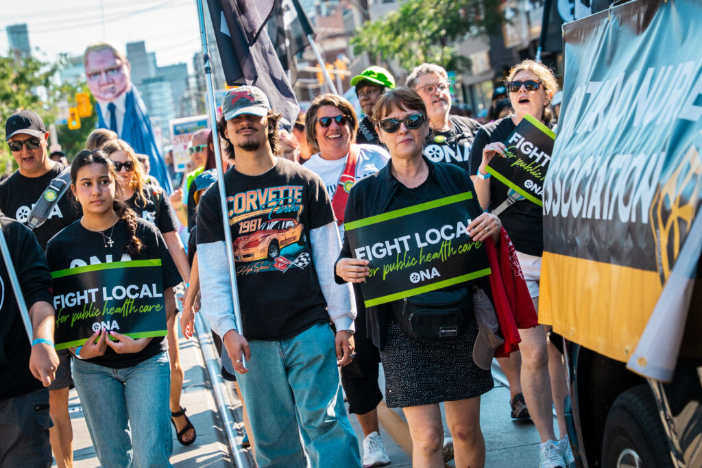 A crowd of ONA representatives marches in the parade.